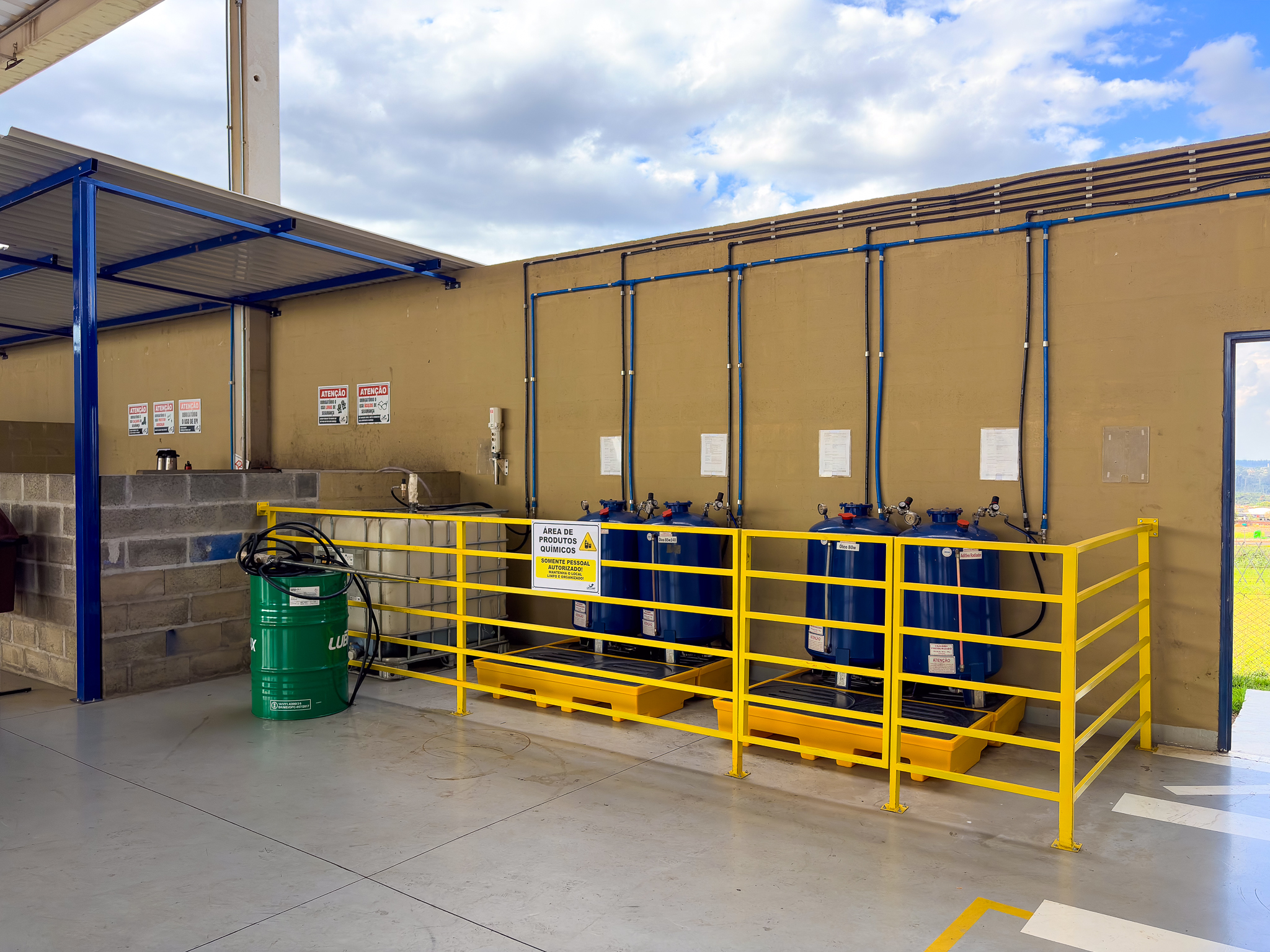 Área de armazenamento controlado de produtos na base Grycamp